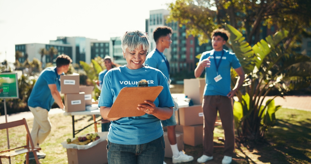 Lady coordinating volunteers